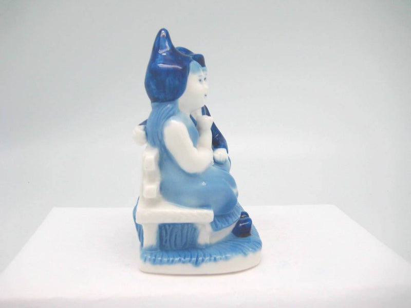 Blue & White Figurine: Dutch Couple Sitting on Bench - GermanGiftOutlet.com
 - 4