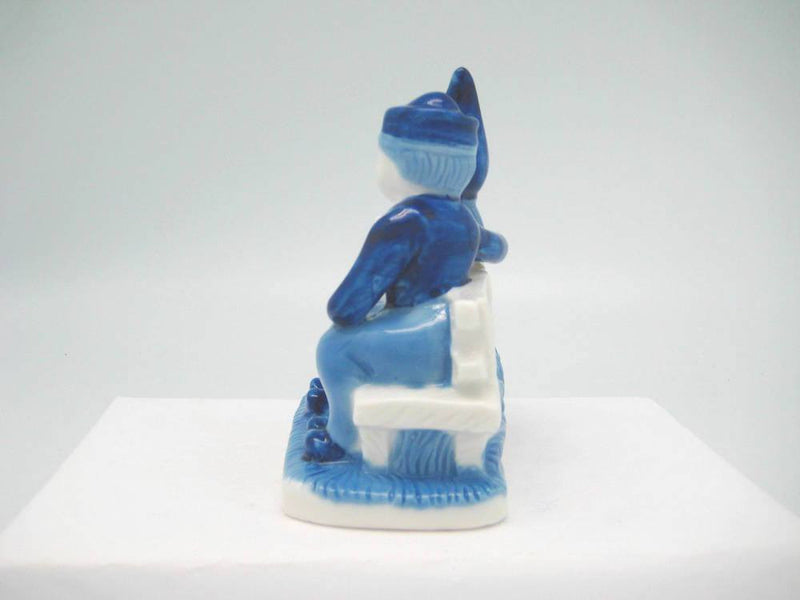 Blue & White Figurine: Dutch Couple Sitting on Bench - GermanGiftOutlet.com
 - 3