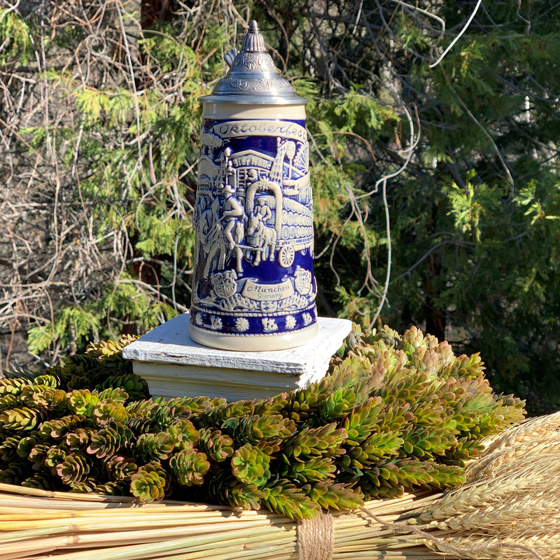 Munich Oktoberfest Stein  Beerwagon .75L with Metal Lid